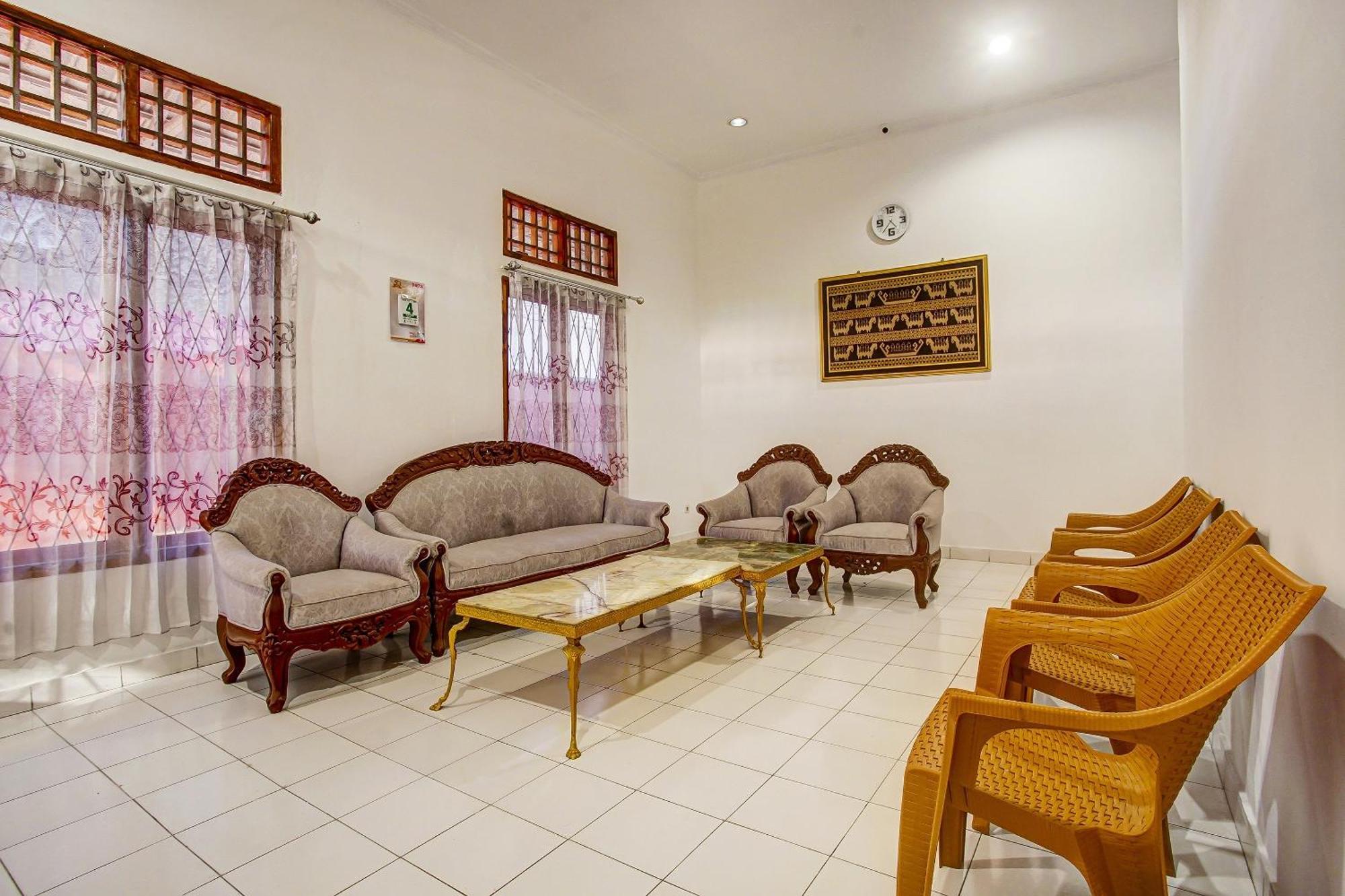 Super Oyo 91055 Homestay Syariah Bandar Lampung Esterno foto